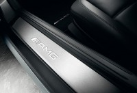 Накладки на пороги AMG (A1726802600) для Mercedes Benz